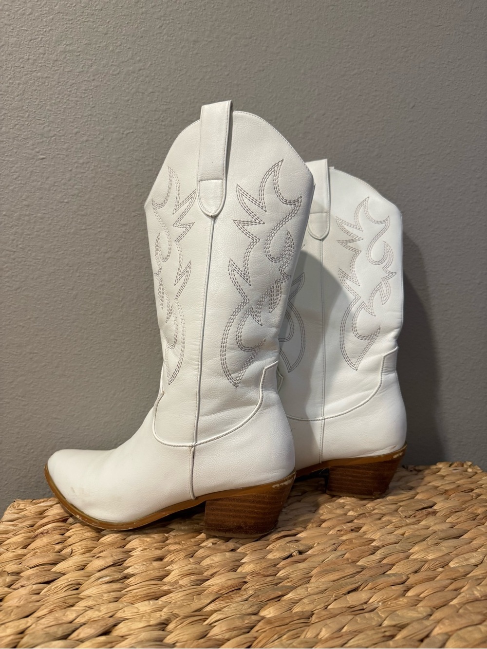 White Western Cowboy Boots - Women's Classic Embroidered Shaft